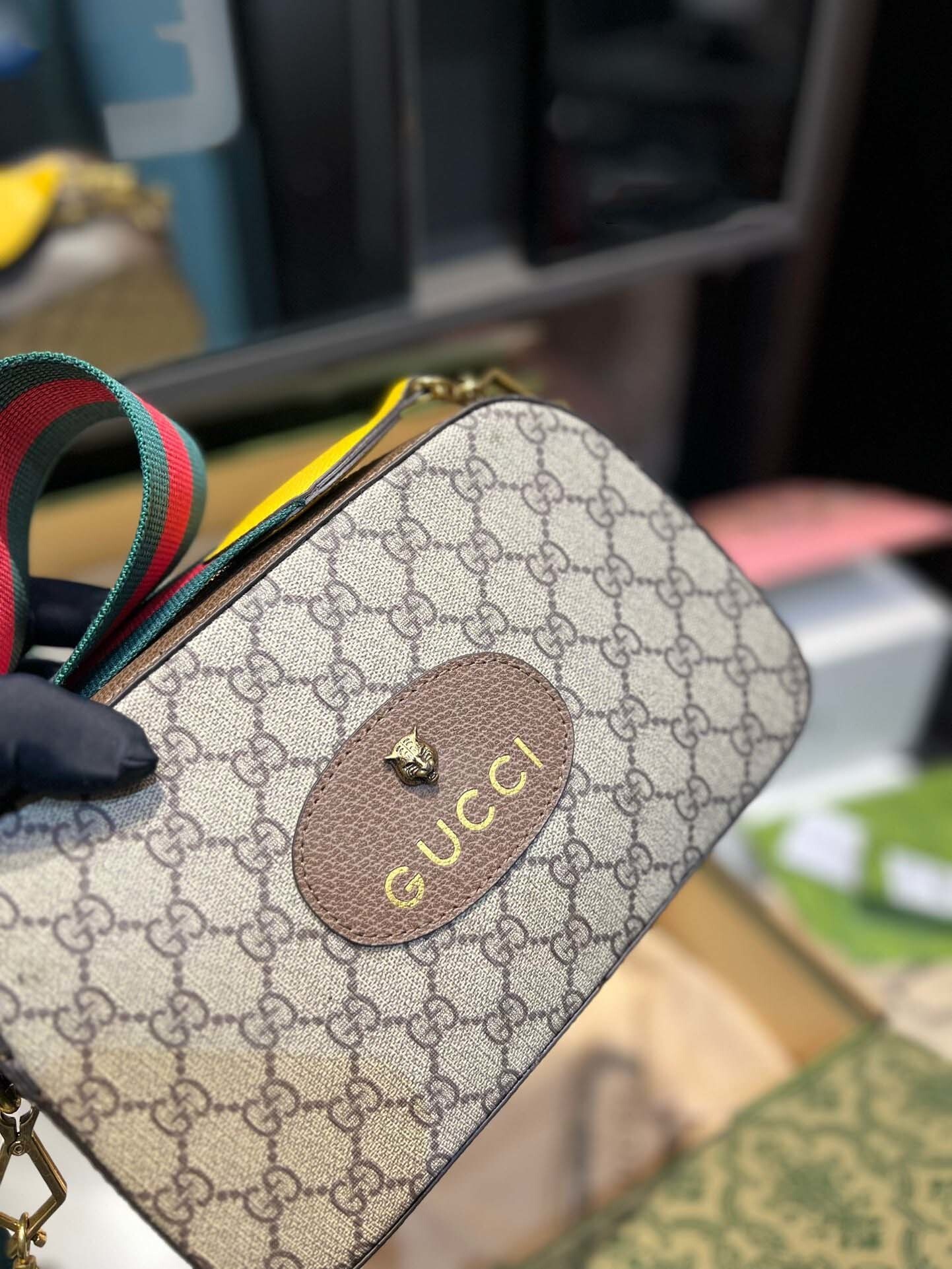 $62-LDN-228 GCI gallery