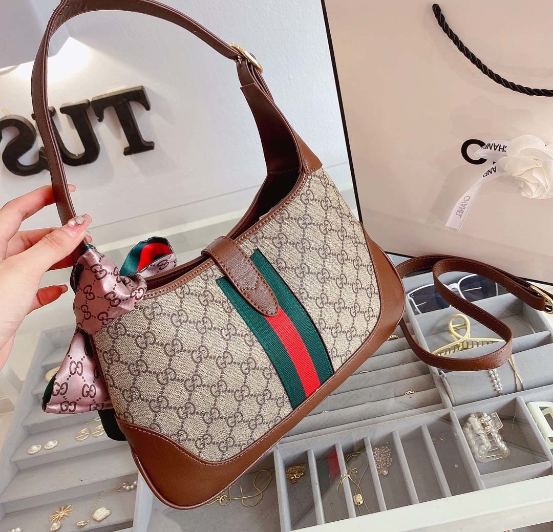 $62-LDN-229 GCI gallery