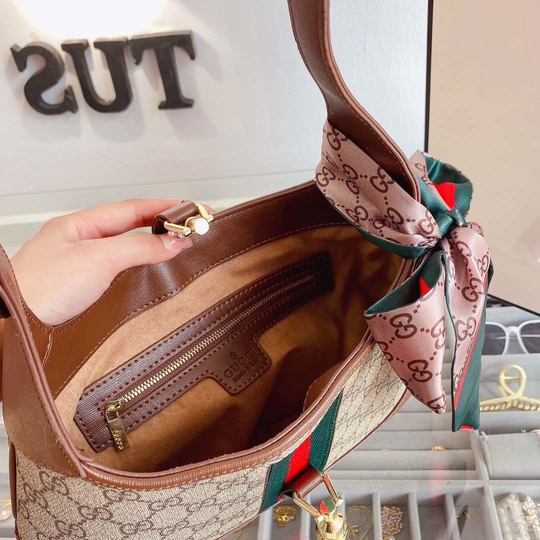 $62-LDN-229 GCI gallery