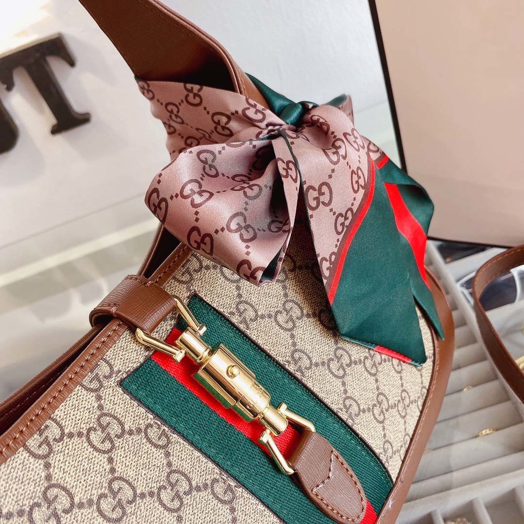 $62-LDN-229 GCI gallery