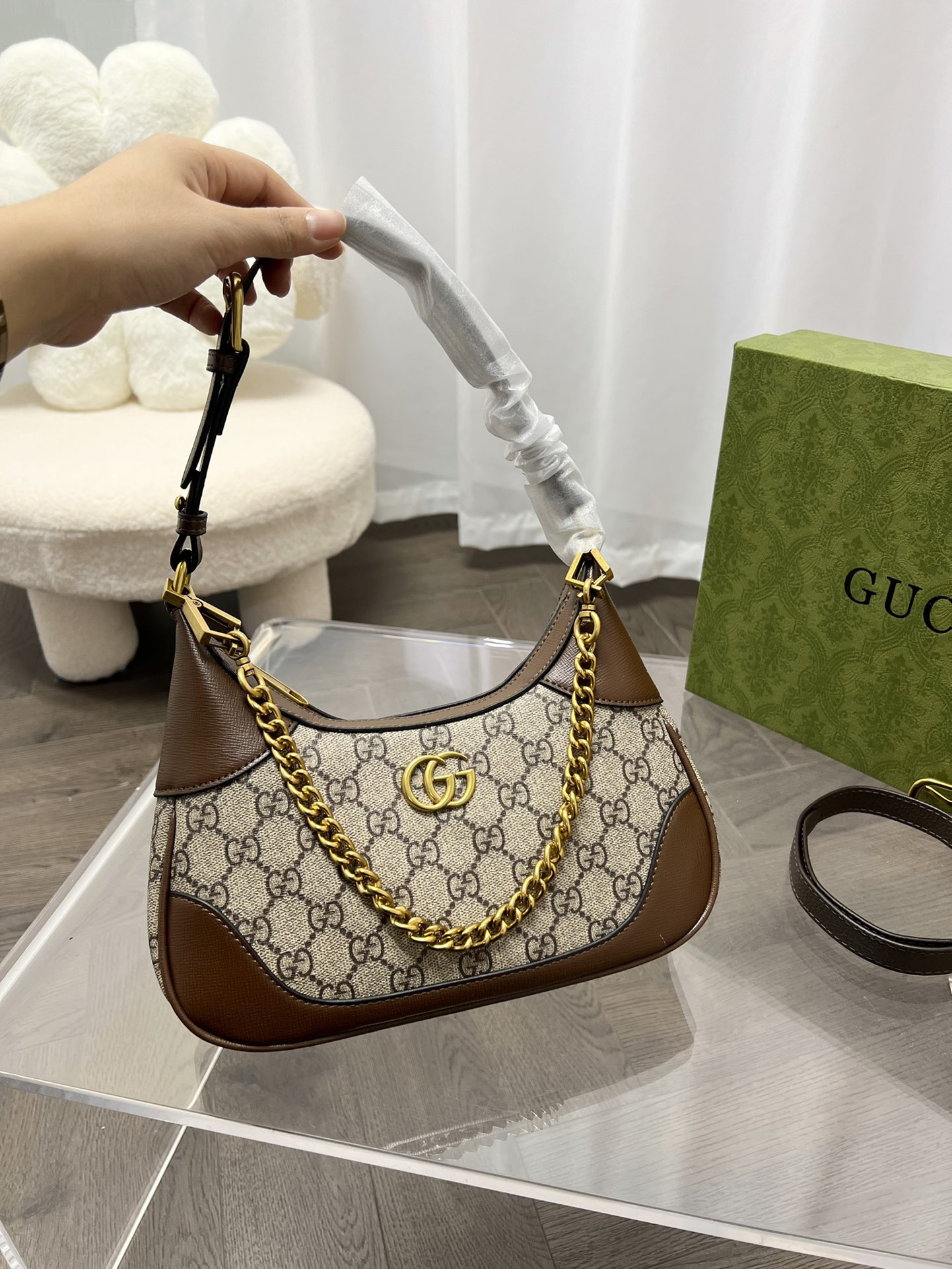 $62-LDN-237 GCI gallery