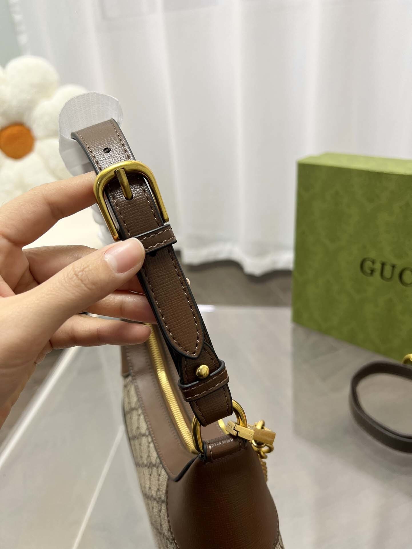 $62-LDN-237 GCI gallery