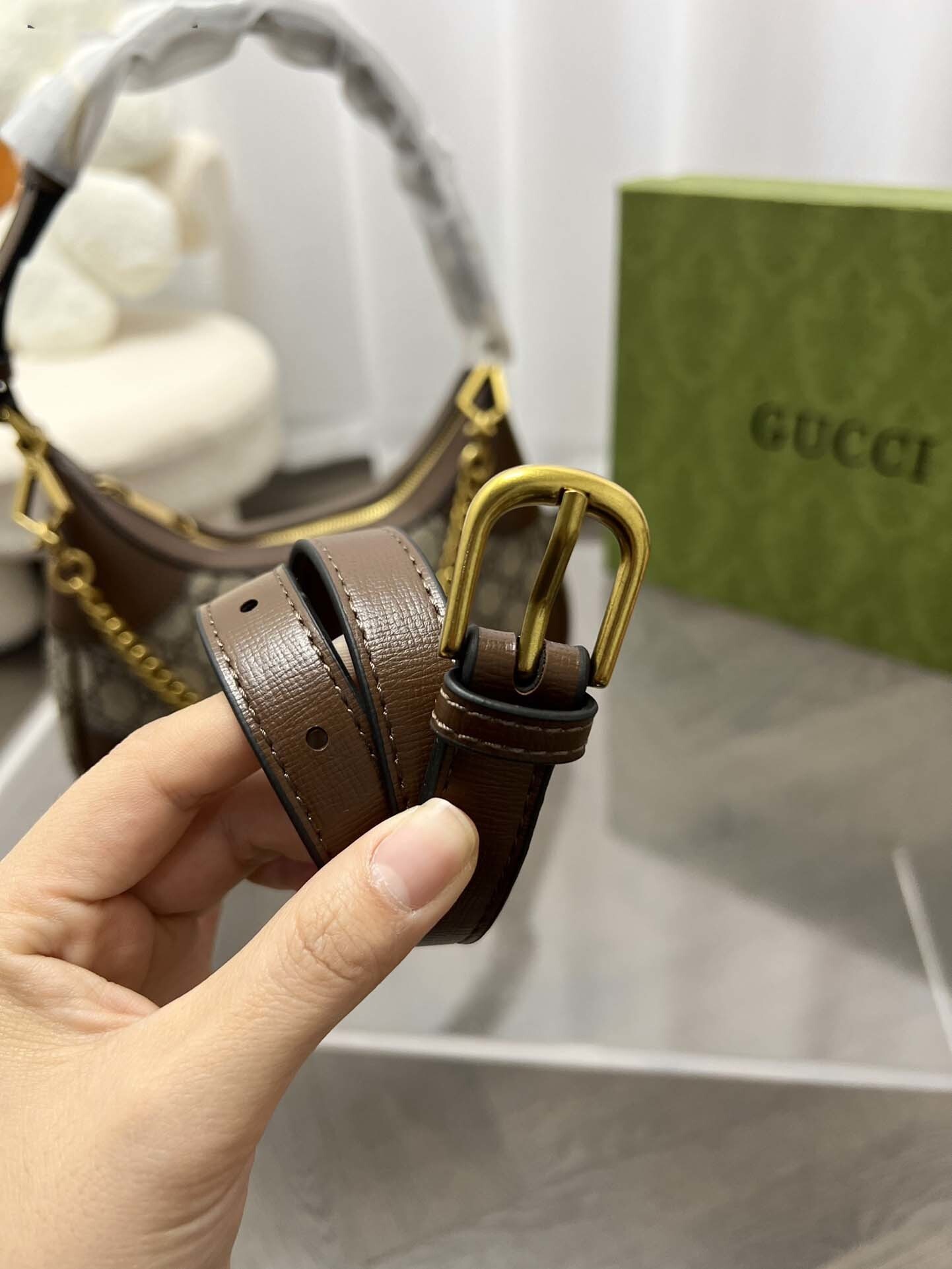 $62-LDN-237 GCI gallery