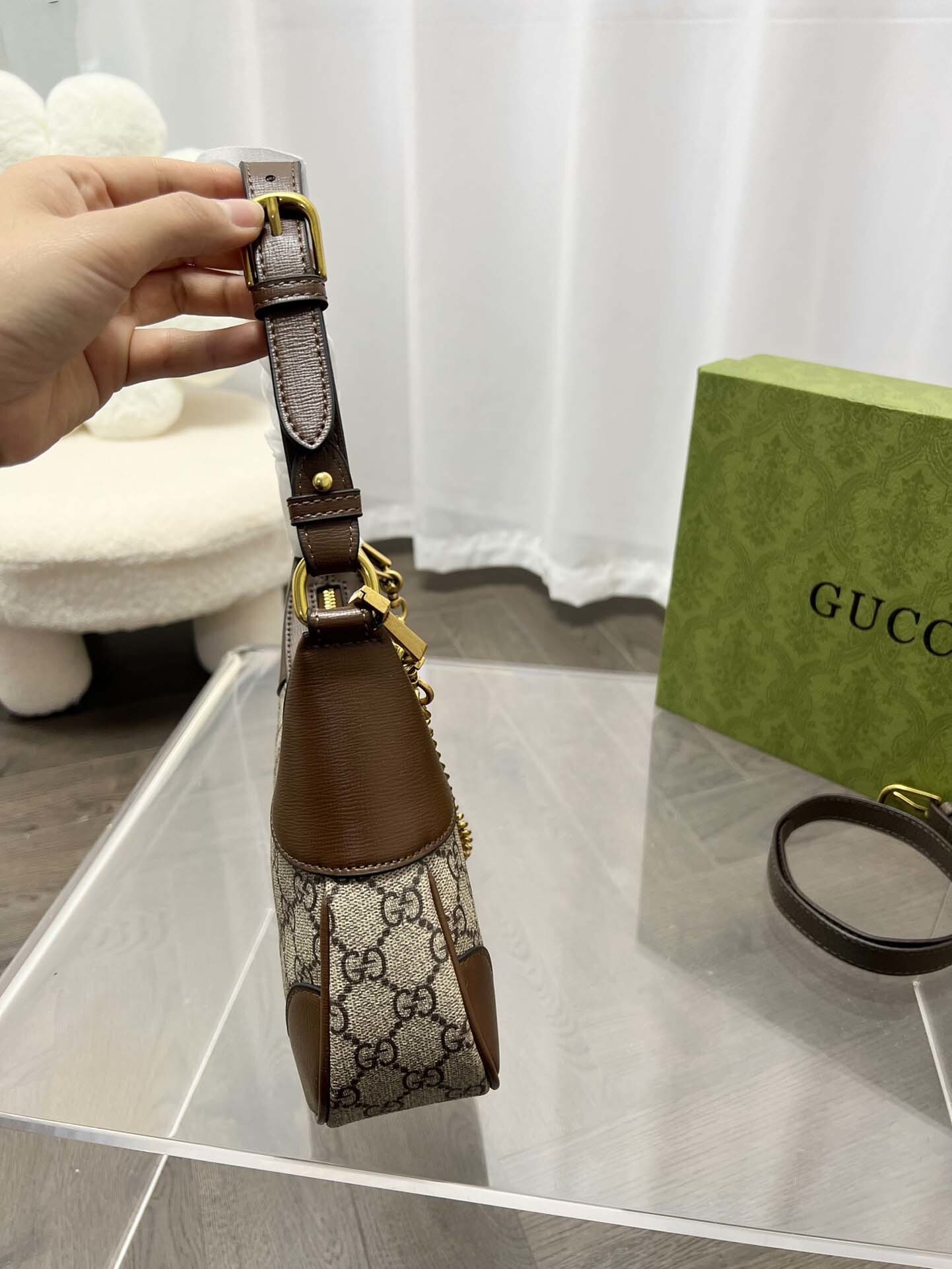 $62-LDN-237 GCI gallery