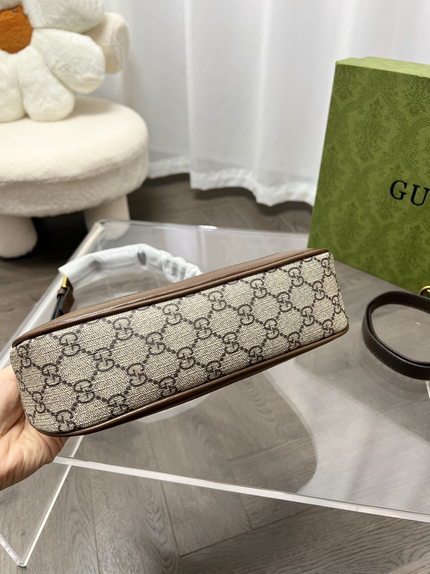 $62-LDN-237 GCI gallery