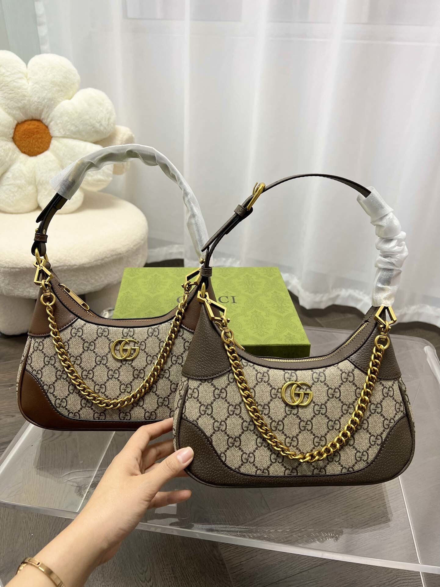 $62-LDN-237 GCI gallery