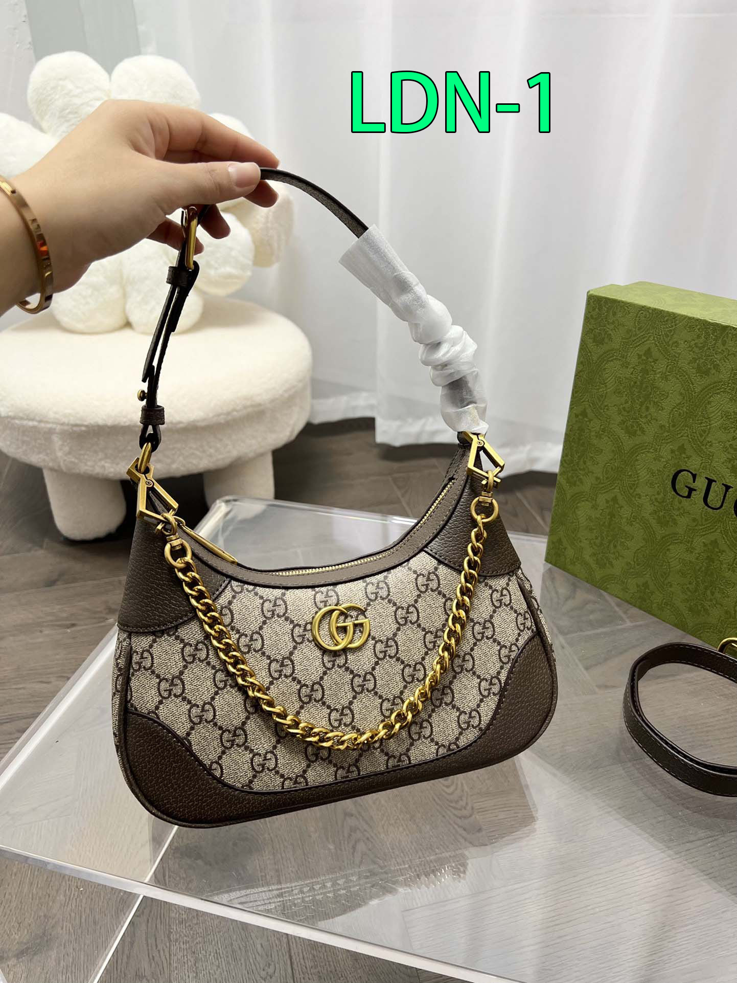 $62-LDN-237 GCI gallery