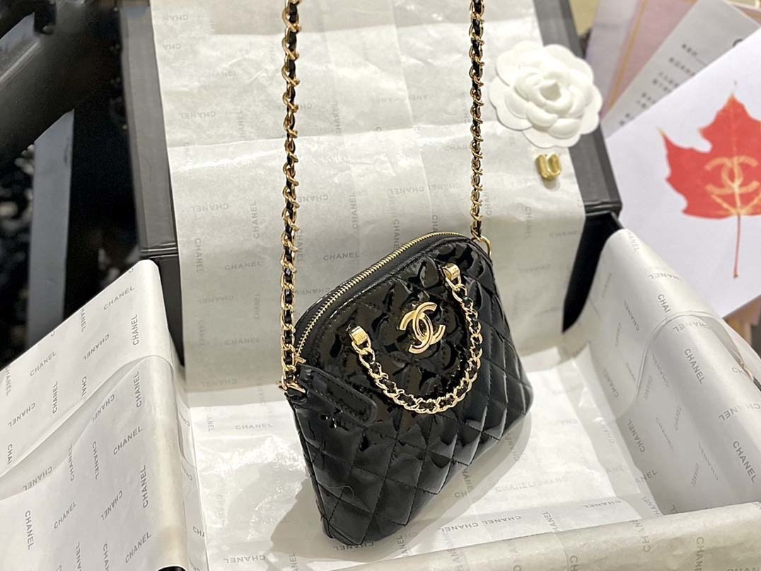 $62-LDN-361 CHA gallery