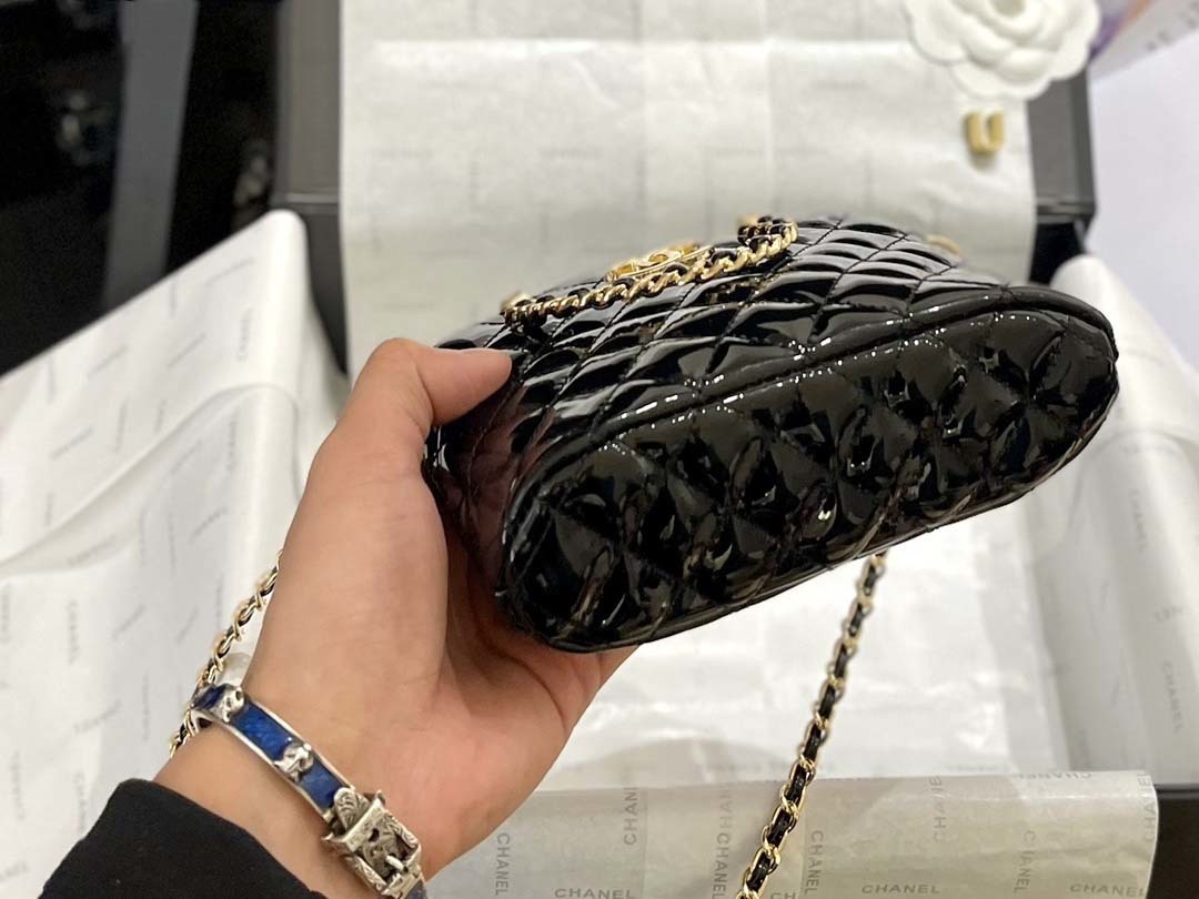 $62-LDN-361 CHA gallery