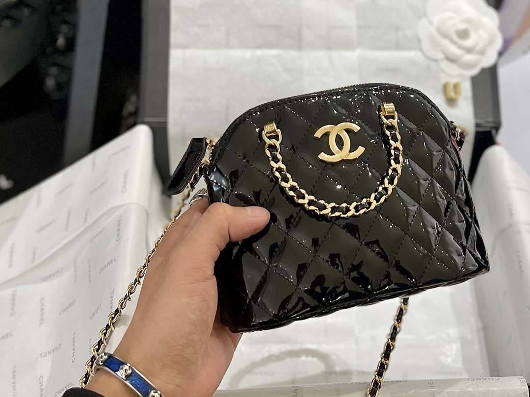 $62-LDN-361 CHA gallery