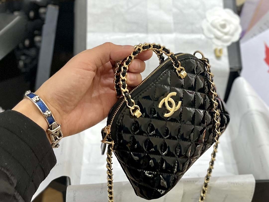 $62-LDN-361 CHA gallery