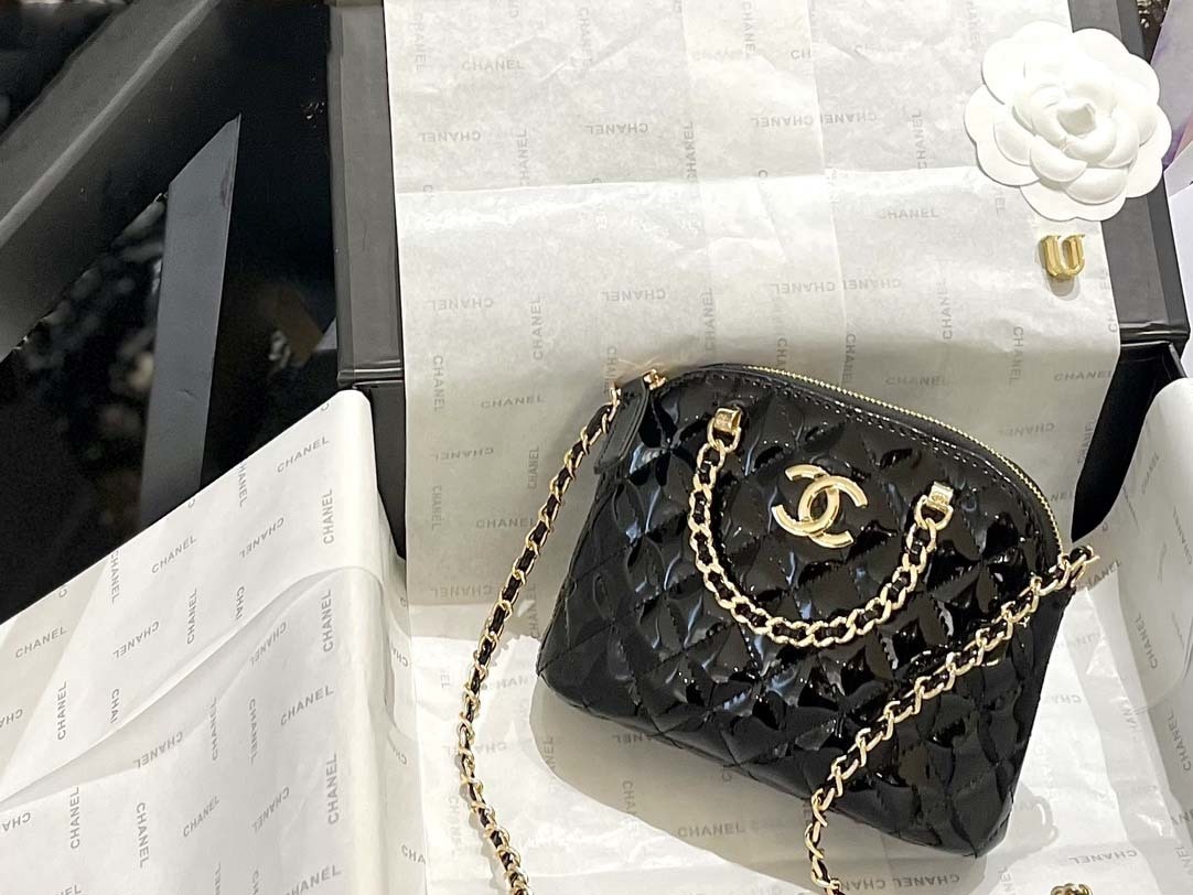 $62-LDN-361 CHA gallery