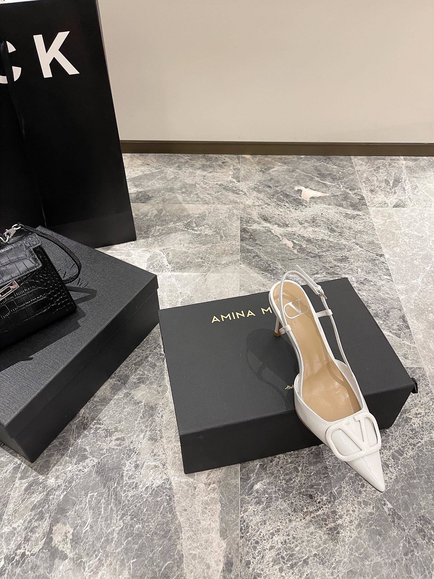 $62-LDN-471 VATO gallery