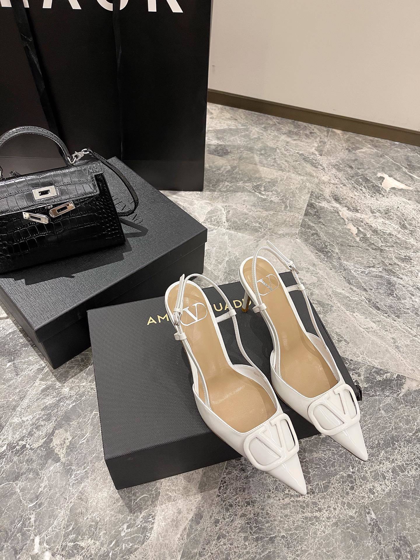 $62-LDN-471 VATO gallery