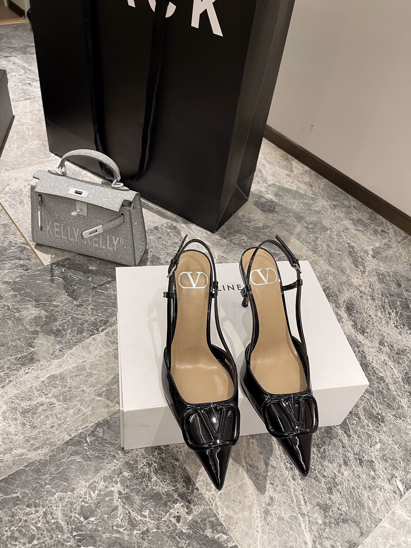 $62-LDN-471 VATO gallery