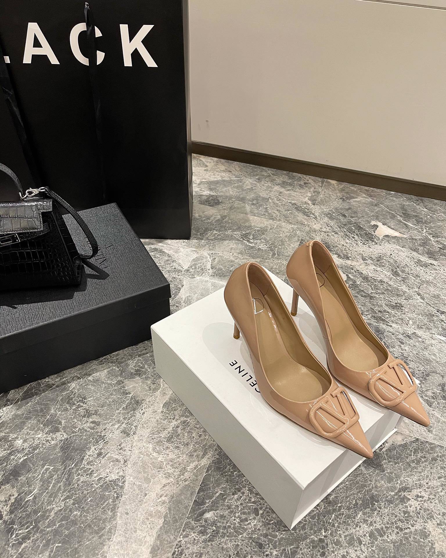 $62-LDN-471 VATO gallery