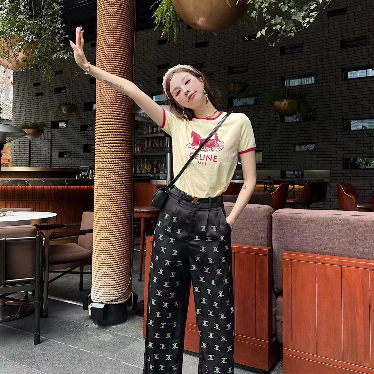 $62-LDN-571 Cel gallery