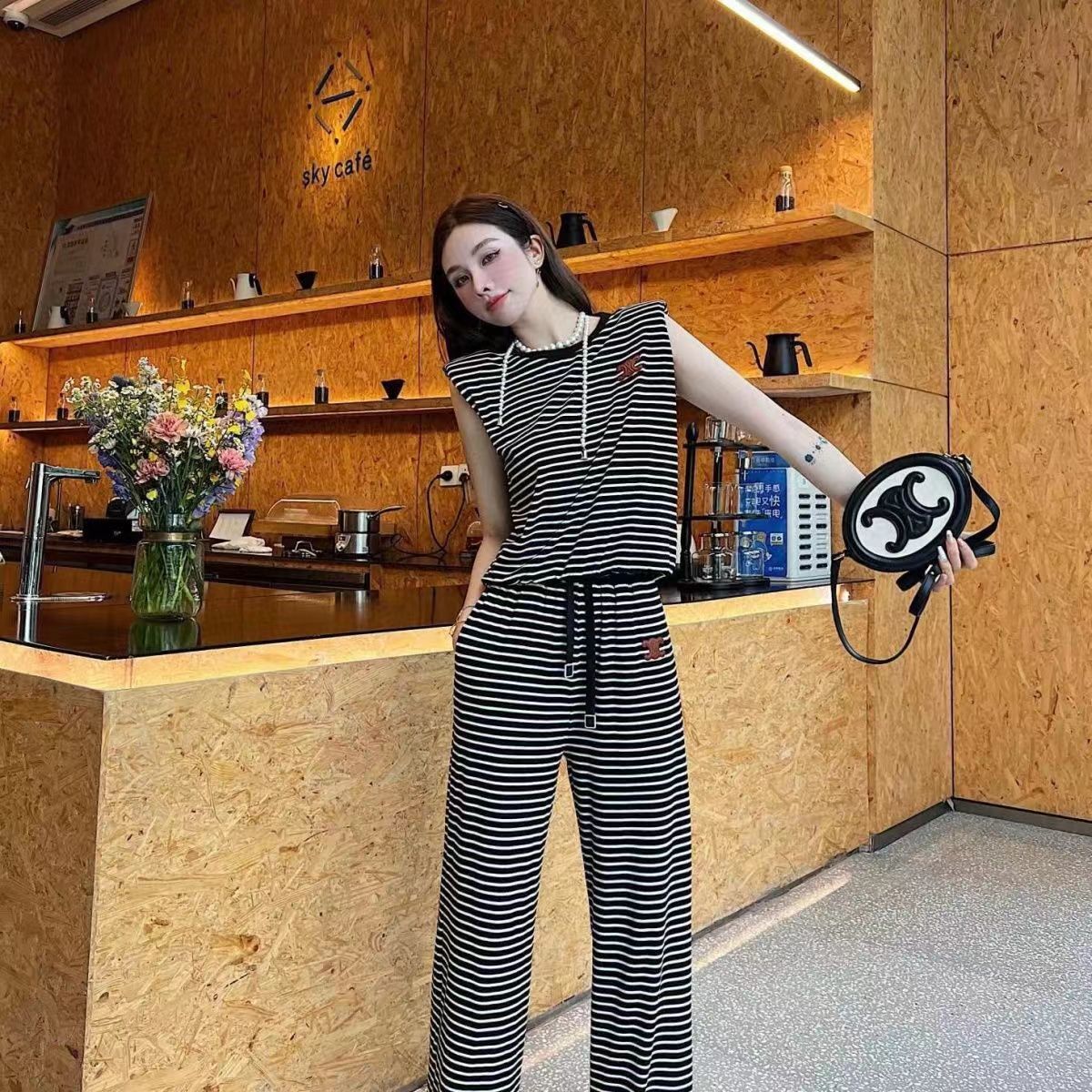 $62-LDN-572 CEL gallery