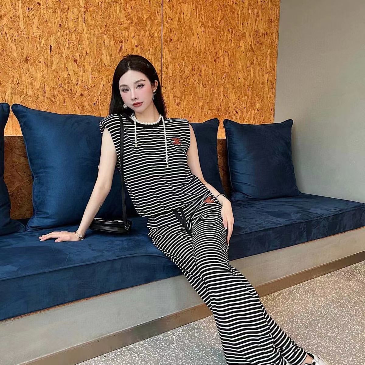 $62-LDN-572 CEL gallery