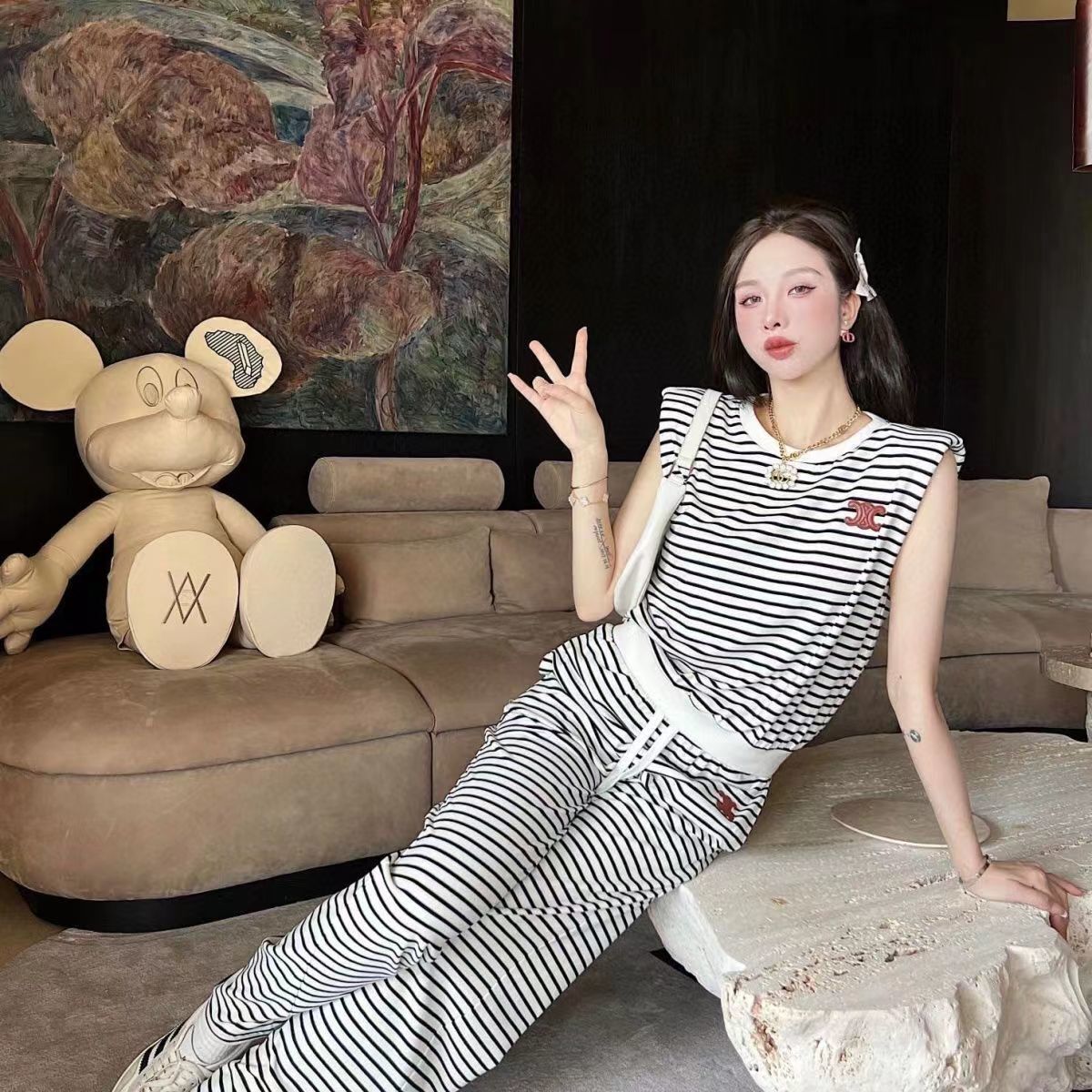 $62-LDN-572 CEL gallery