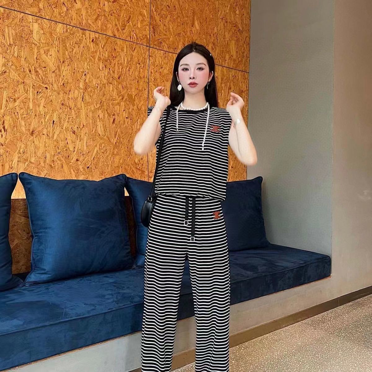 $62-LDN-572 CEL gallery