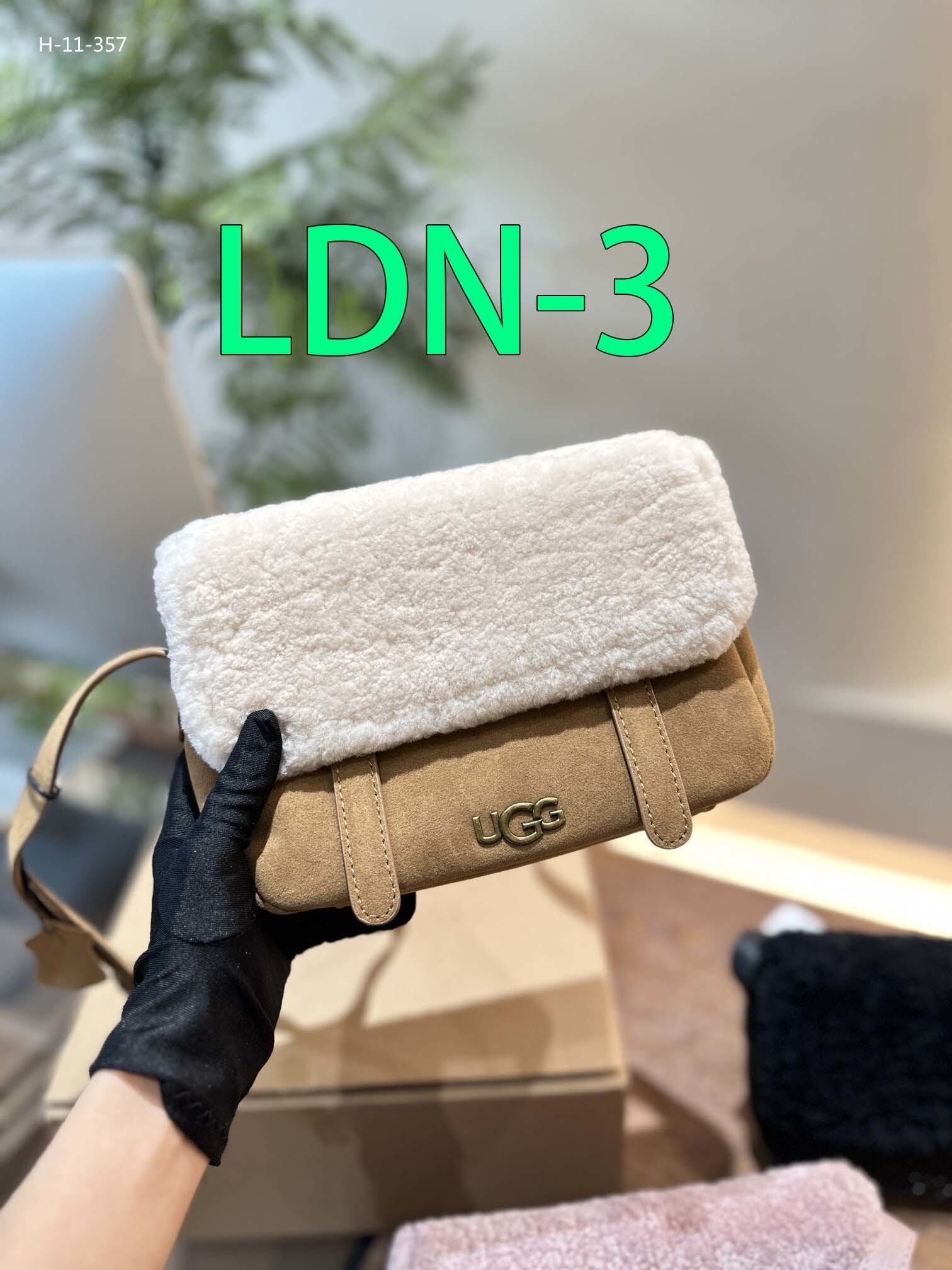 $63-LDN-682 UGG gallery