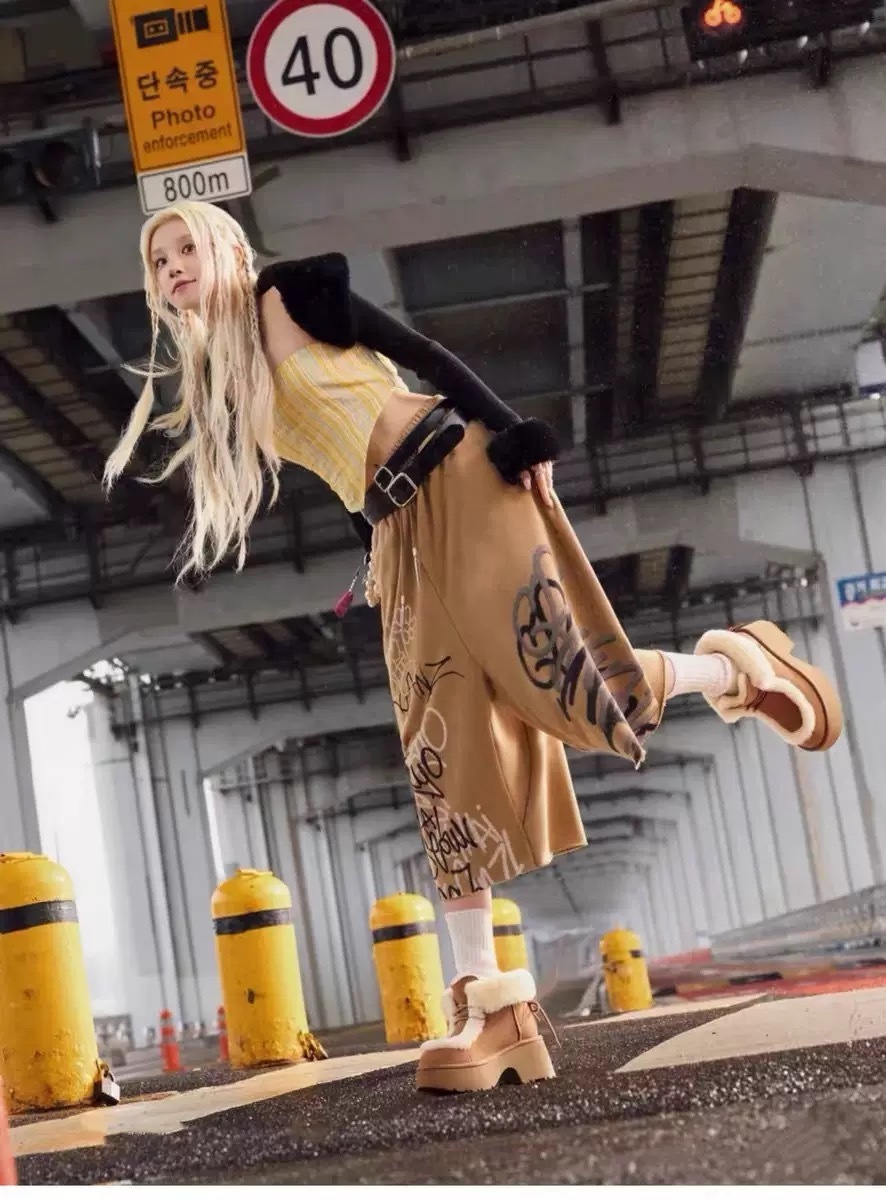 $63.8-LDN-871 UGG gallery