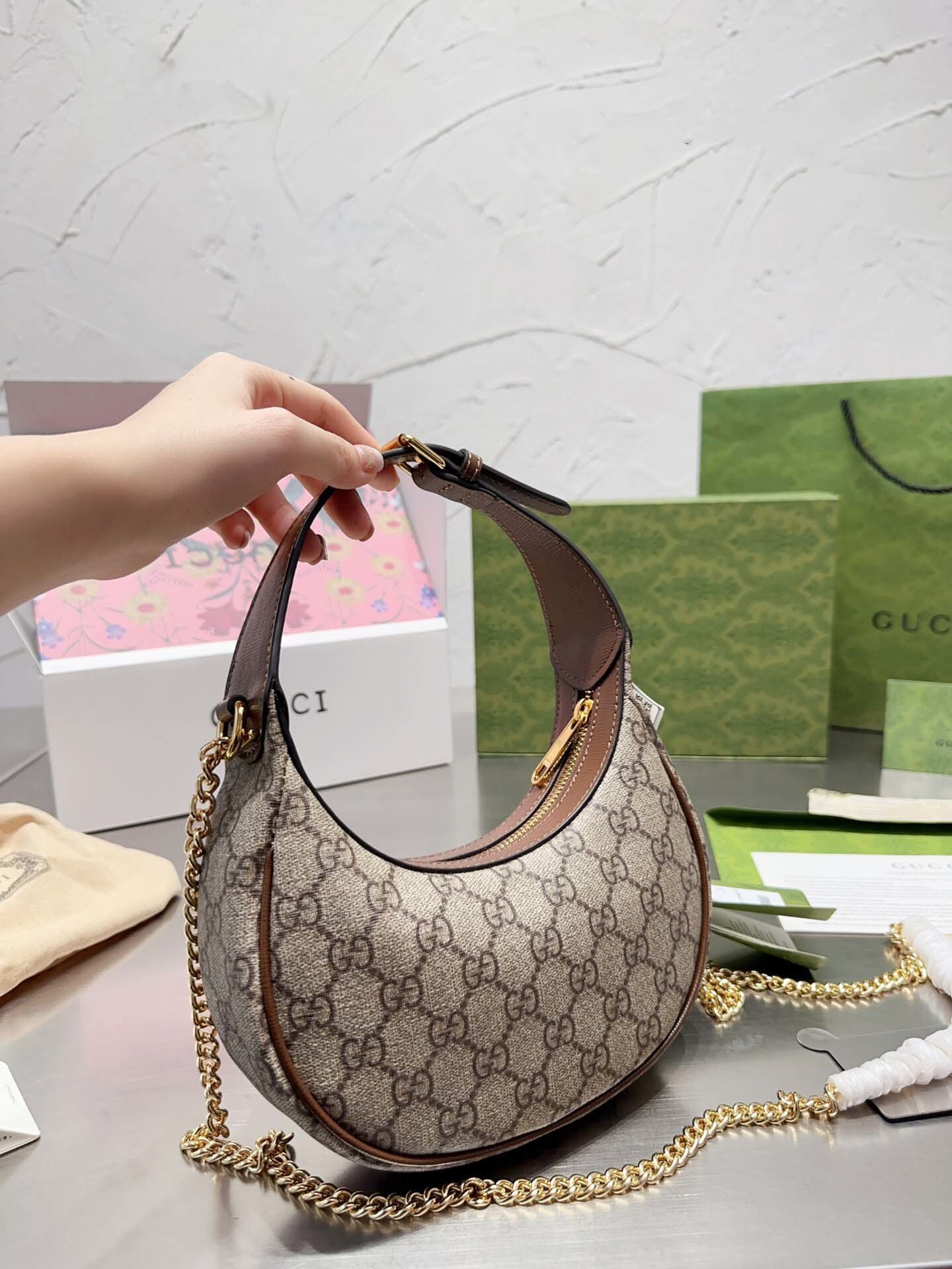 $64-LDN-230 GCI gallery