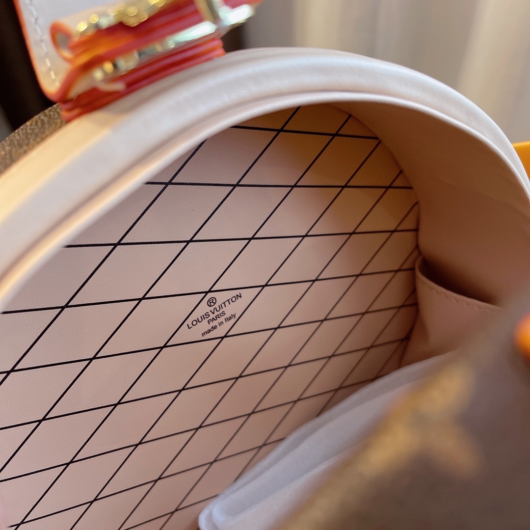 $64-LDN-295 LV gallery