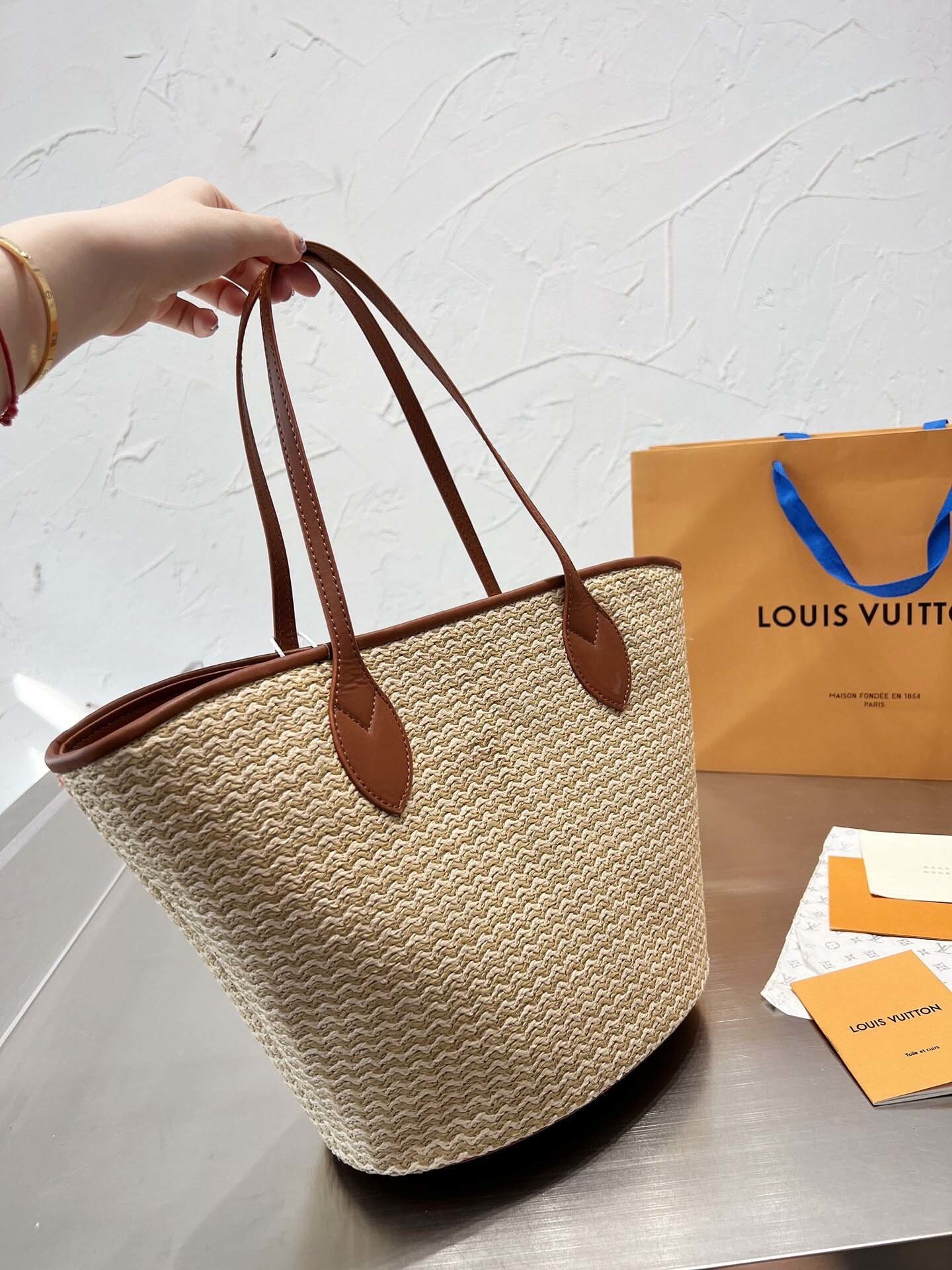 $64-LDN-317 LV gallery