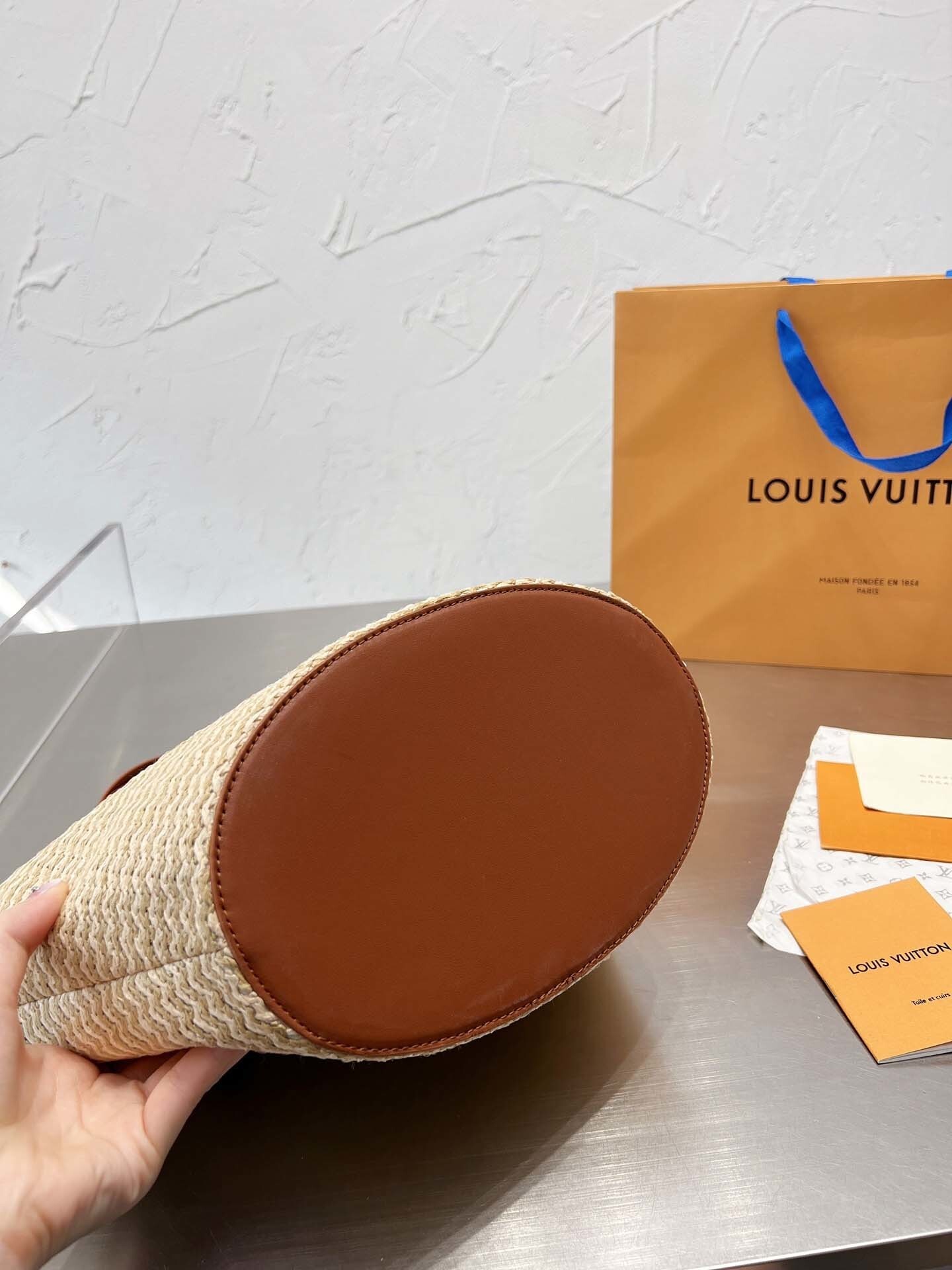 $64-LDN-317 LV gallery