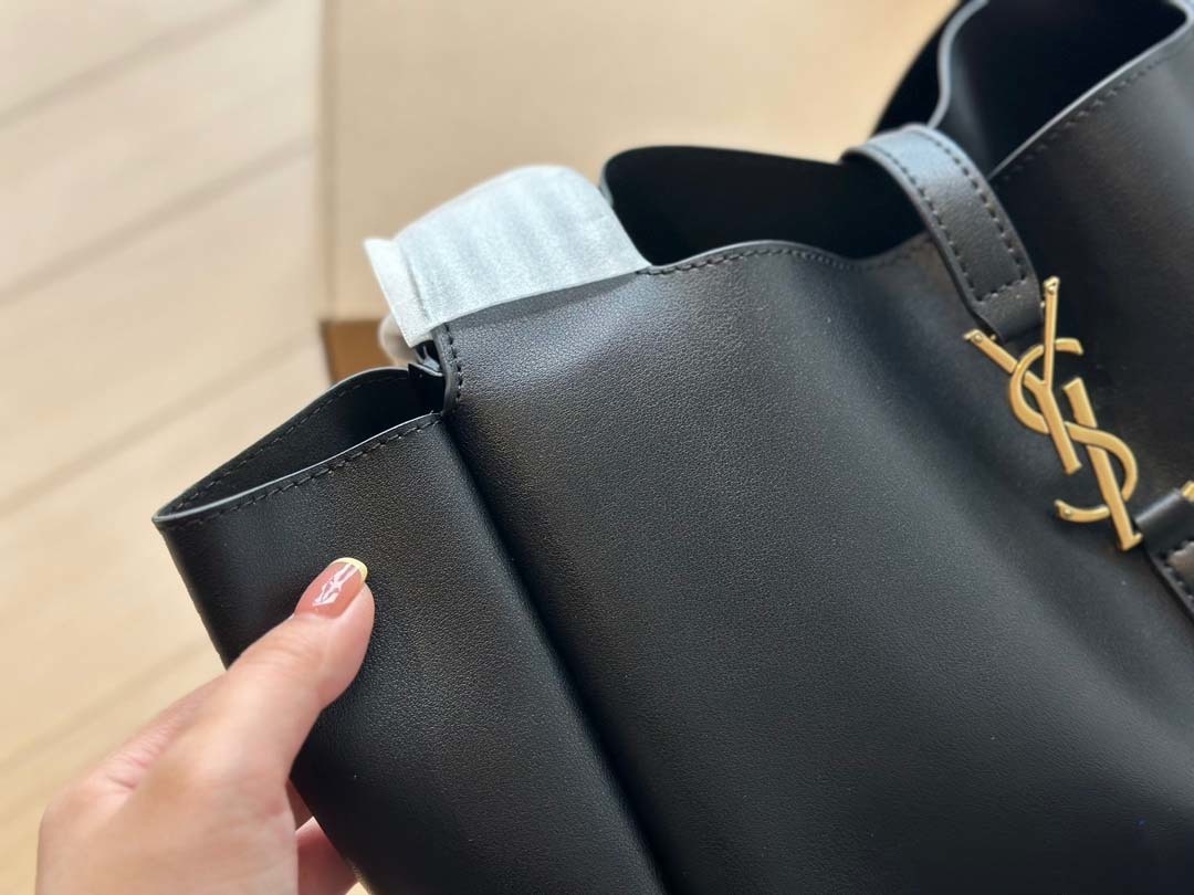 $64-LDN-384 YSL gallery