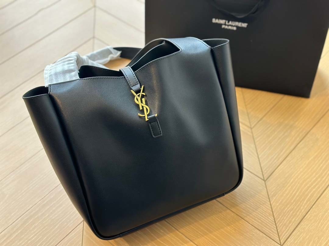 $64-LDN-384 YSL gallery