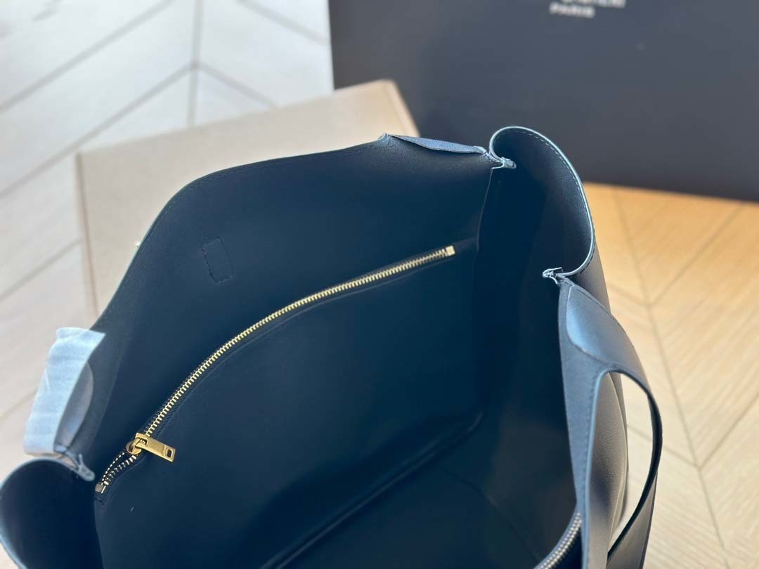 $64-LDN-384 YSL gallery