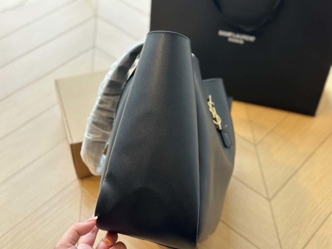 $64-LDN-384 YSL gallery