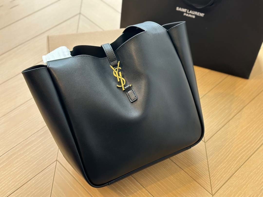 $64-LDN-384 YSL gallery