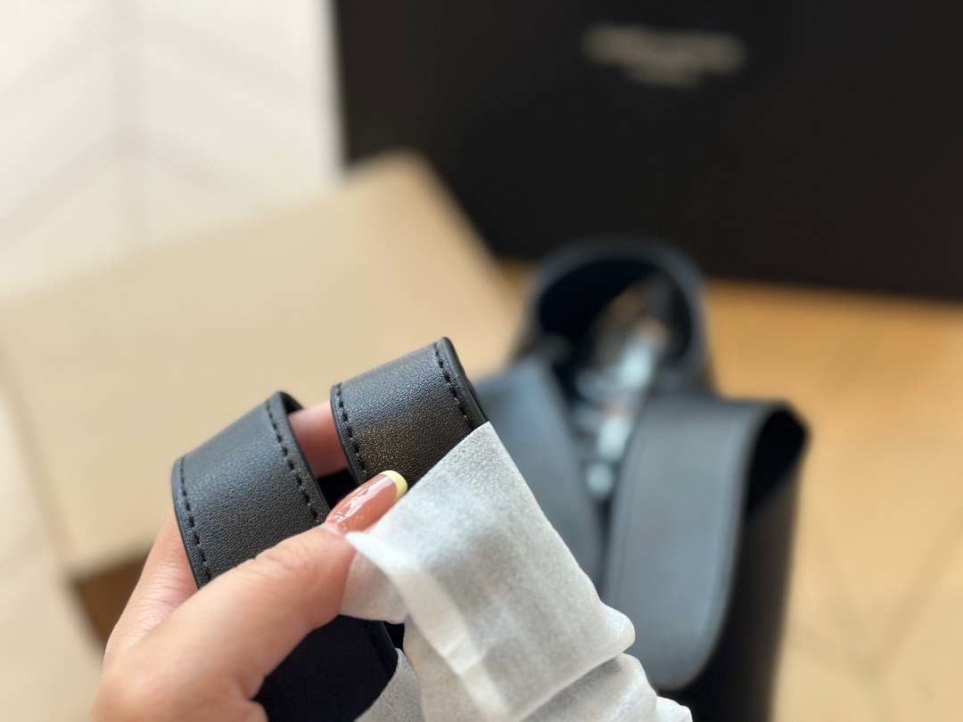 $64-LDN-384 YSL gallery