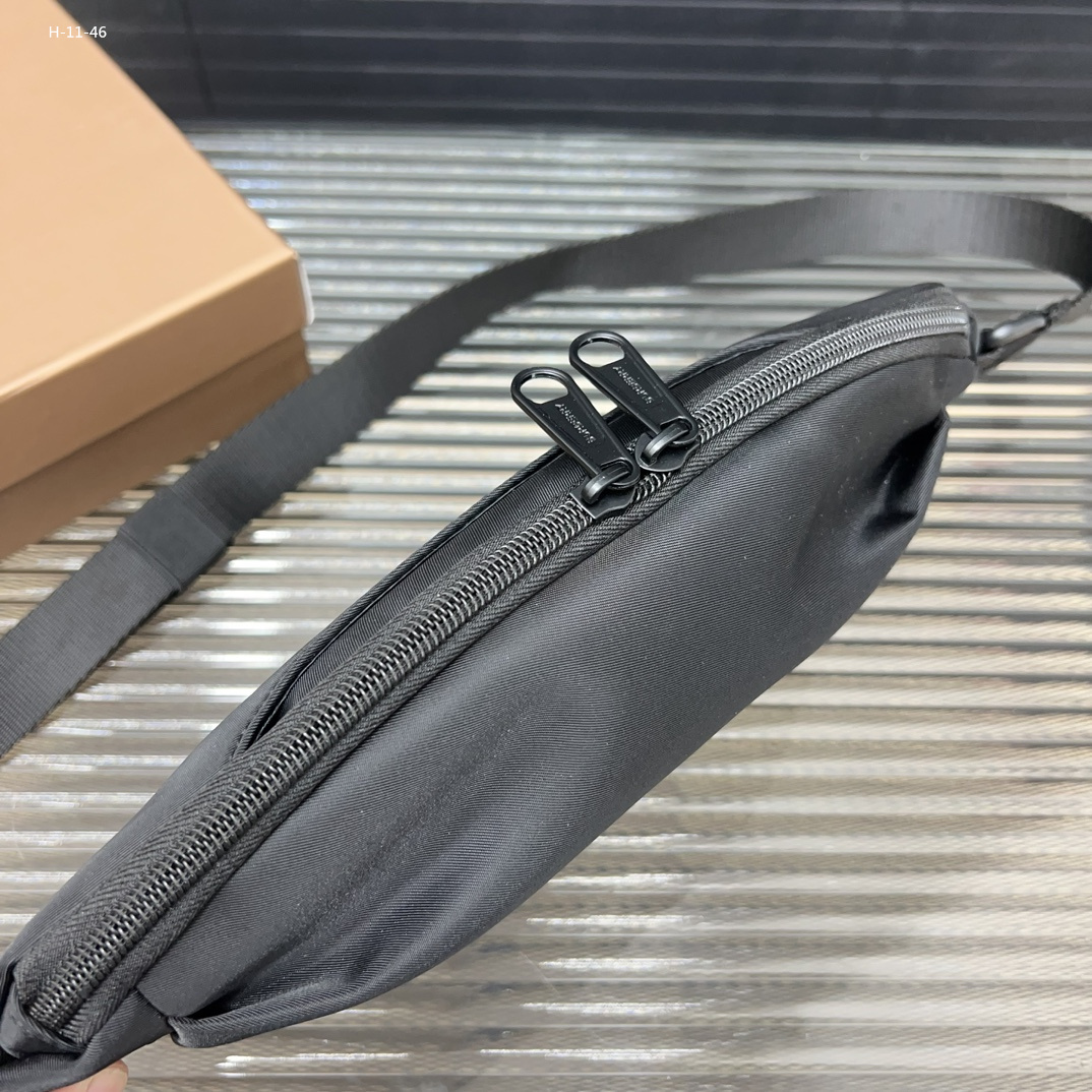 $64-LDN-699 BURBE gallery