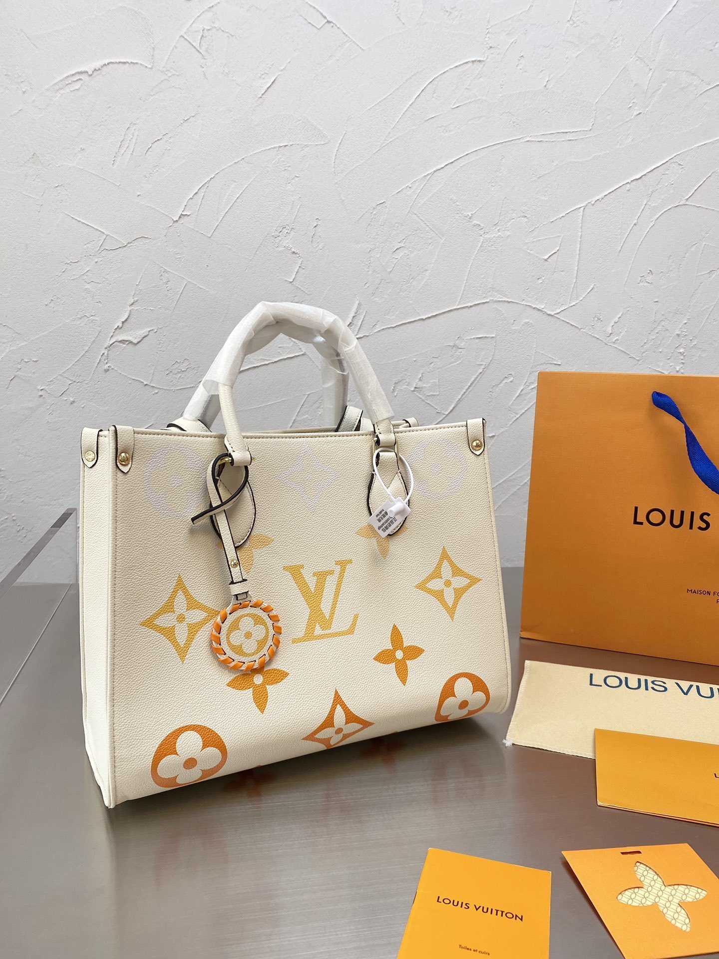 $65-LDN-310 LV gallery