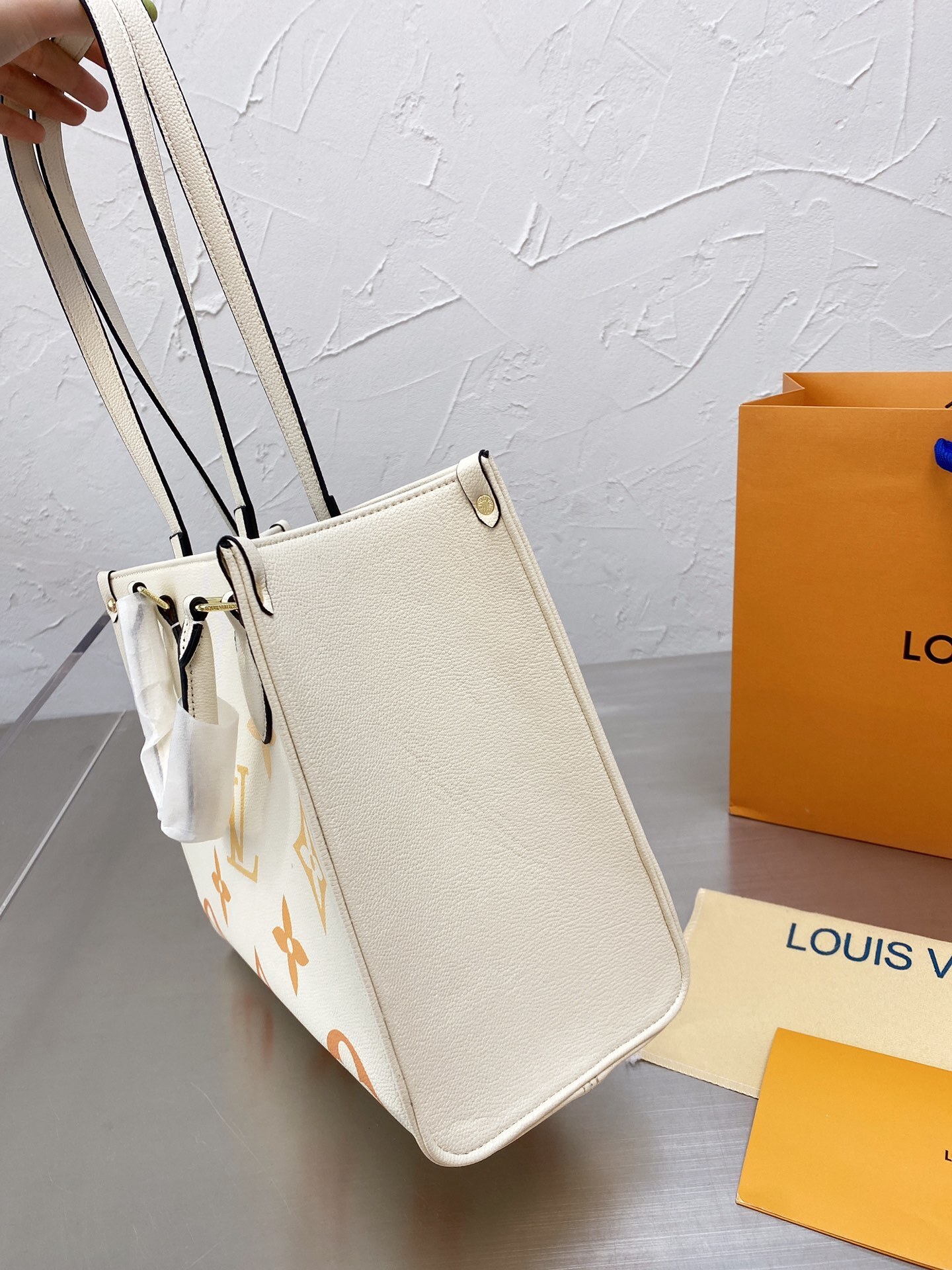 $65-LDN-310 LV gallery