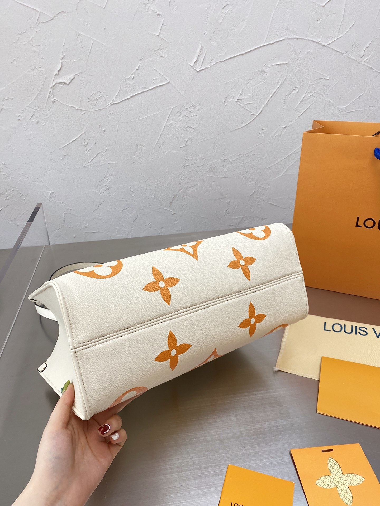 $65-LDN-310 LV gallery