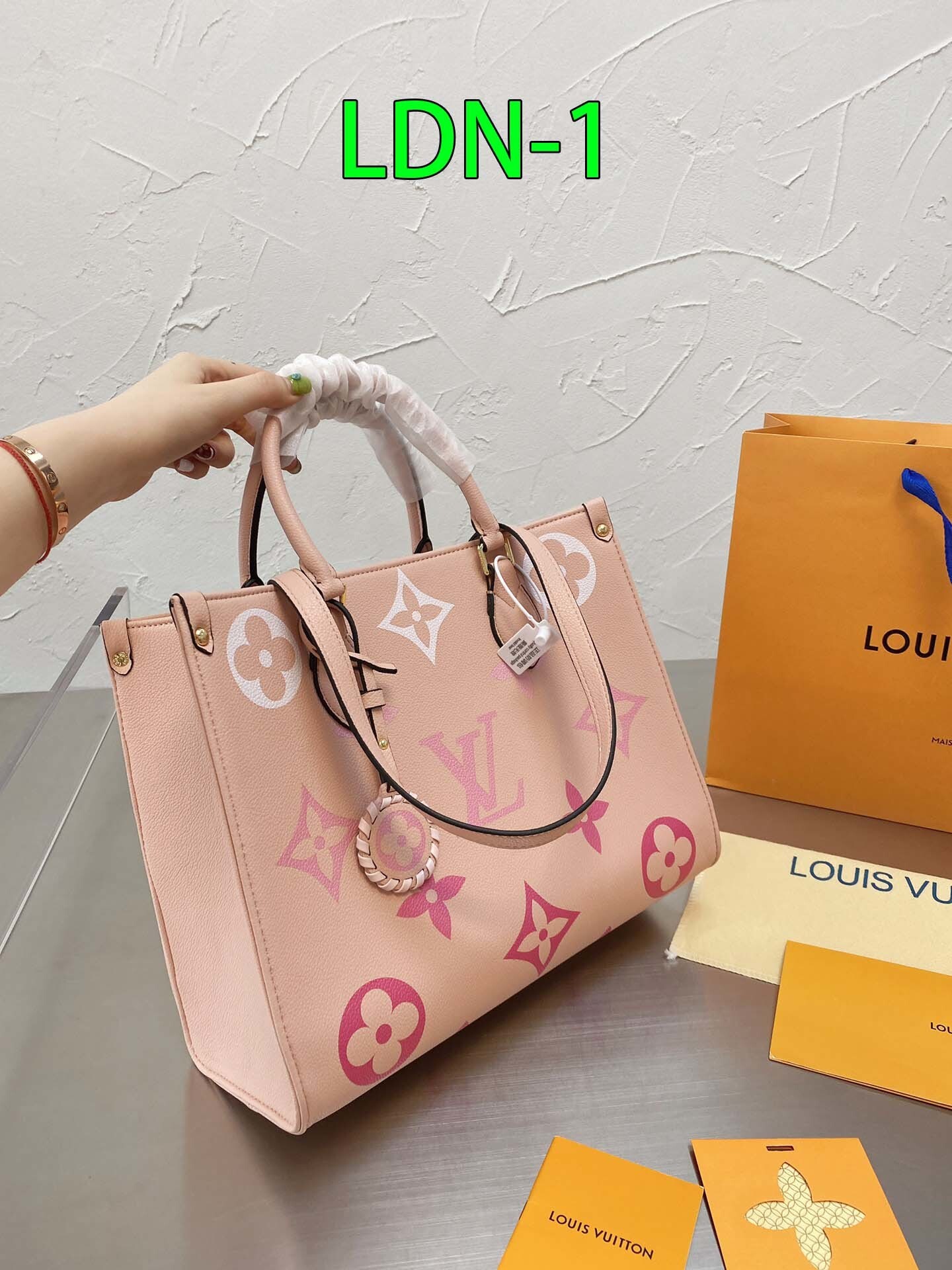 $65-LDN-310 LV gallery