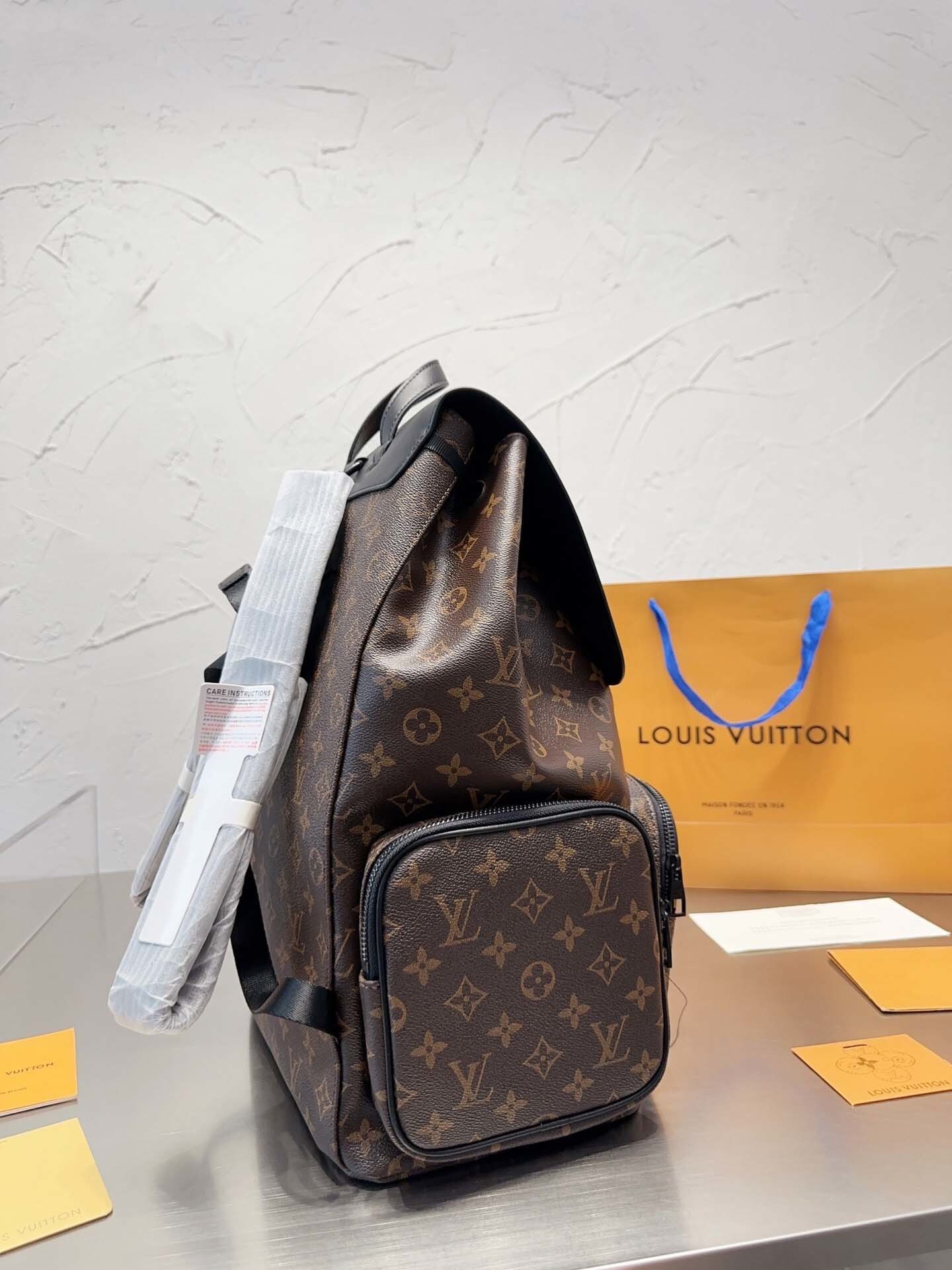 $65-LDN-324 LV gallery