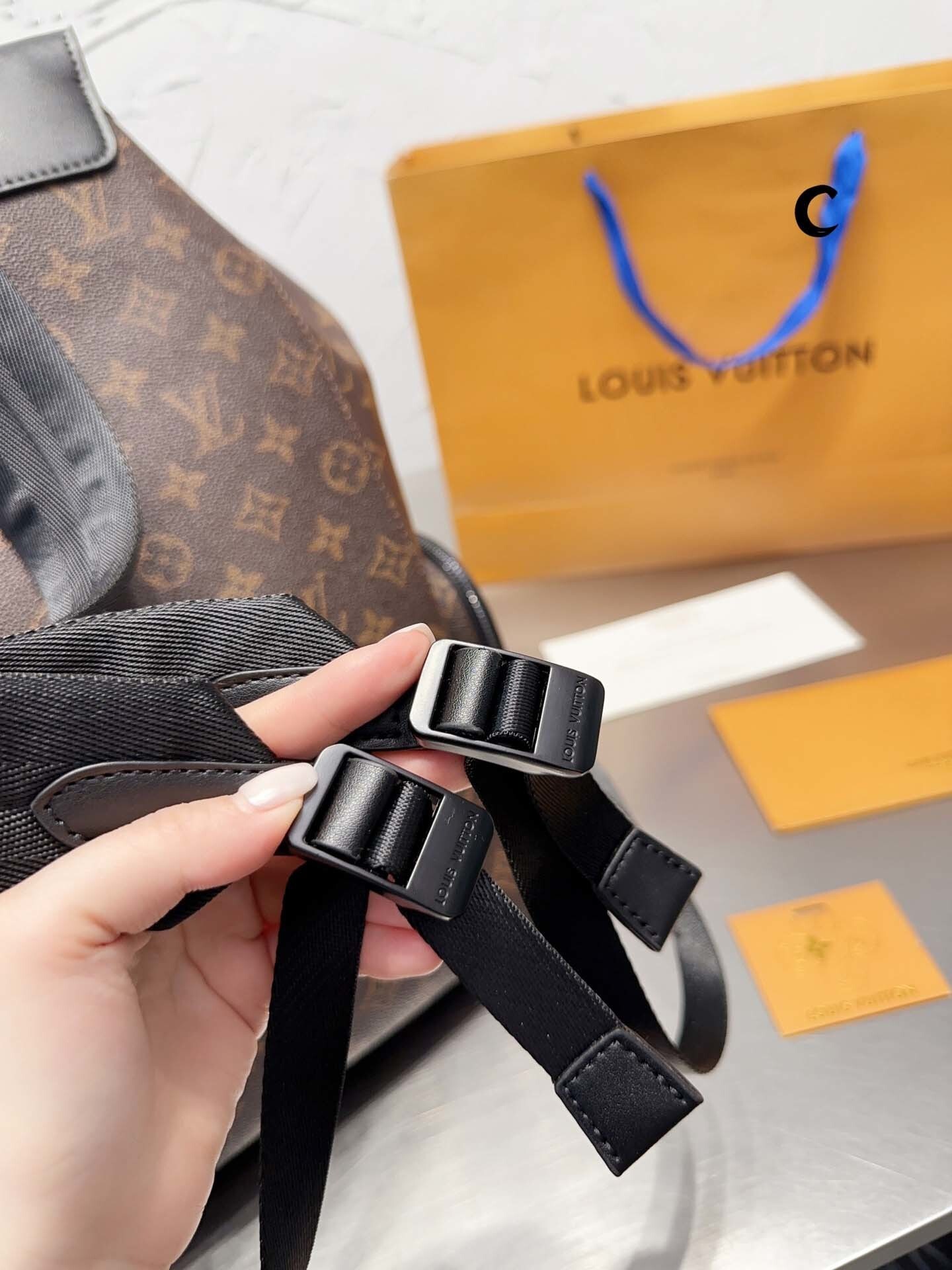 $65-LDN-324 LV gallery