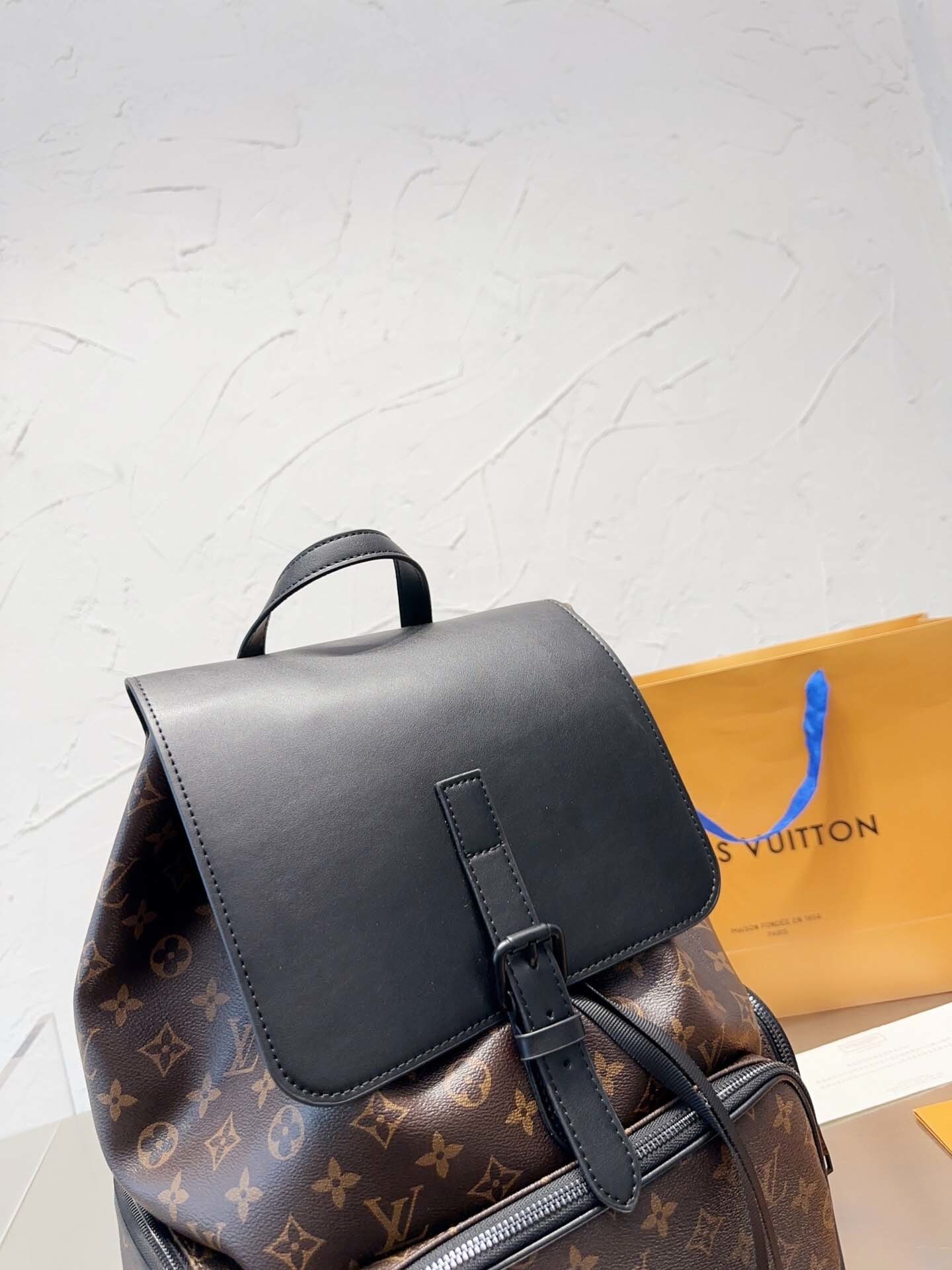 $65-LDN-324 LV gallery