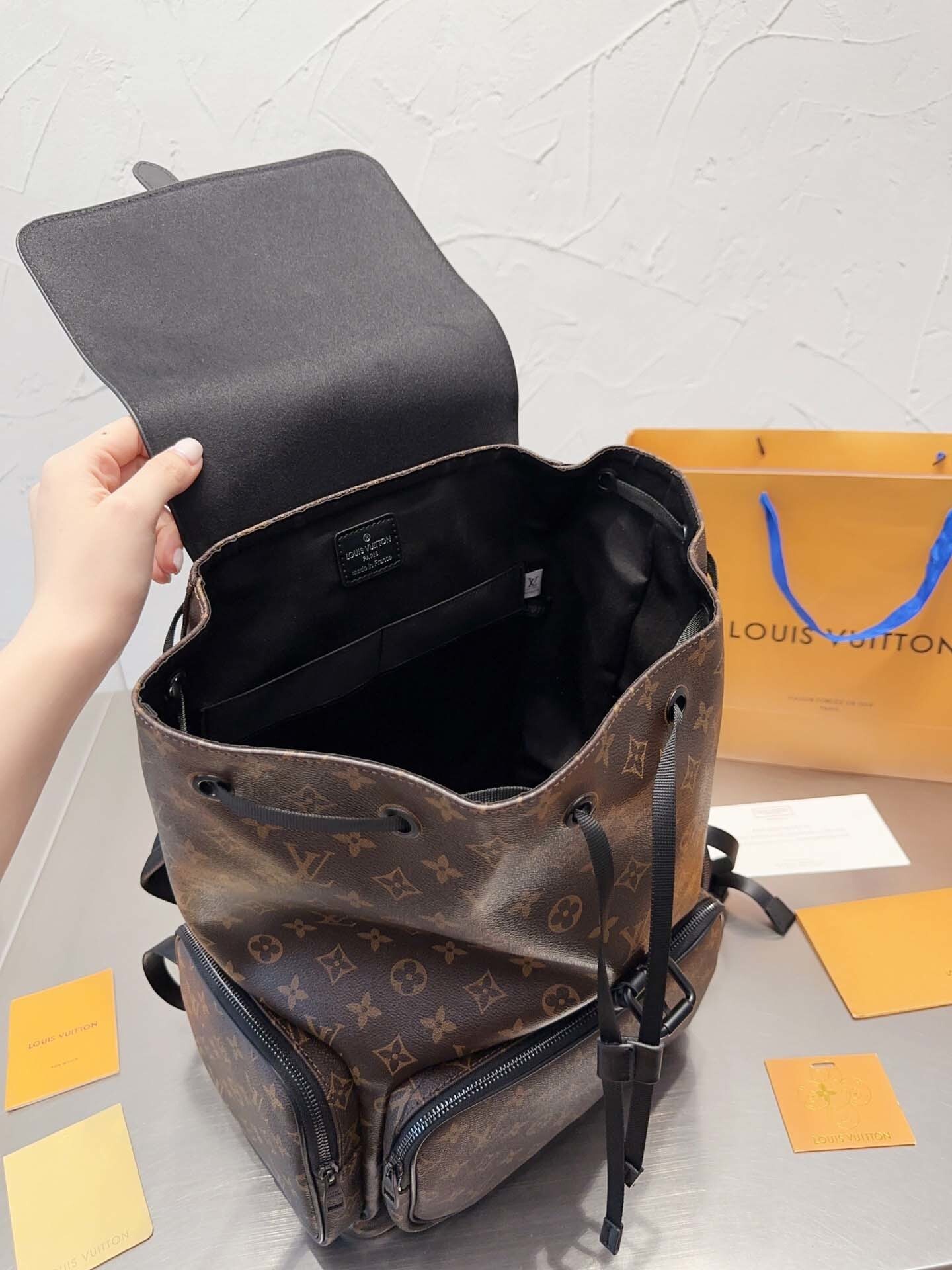 $65-LDN-324 LV gallery