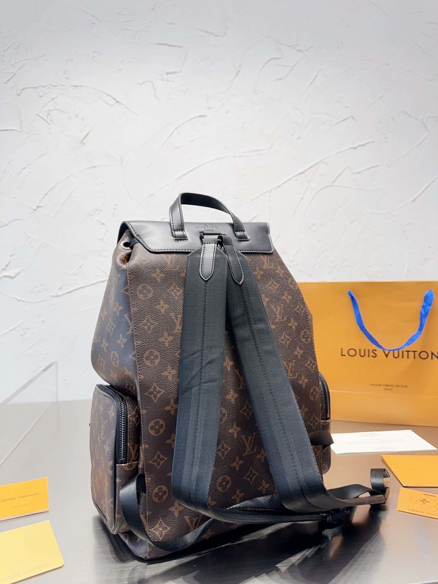 $65-LDN-324 LV gallery