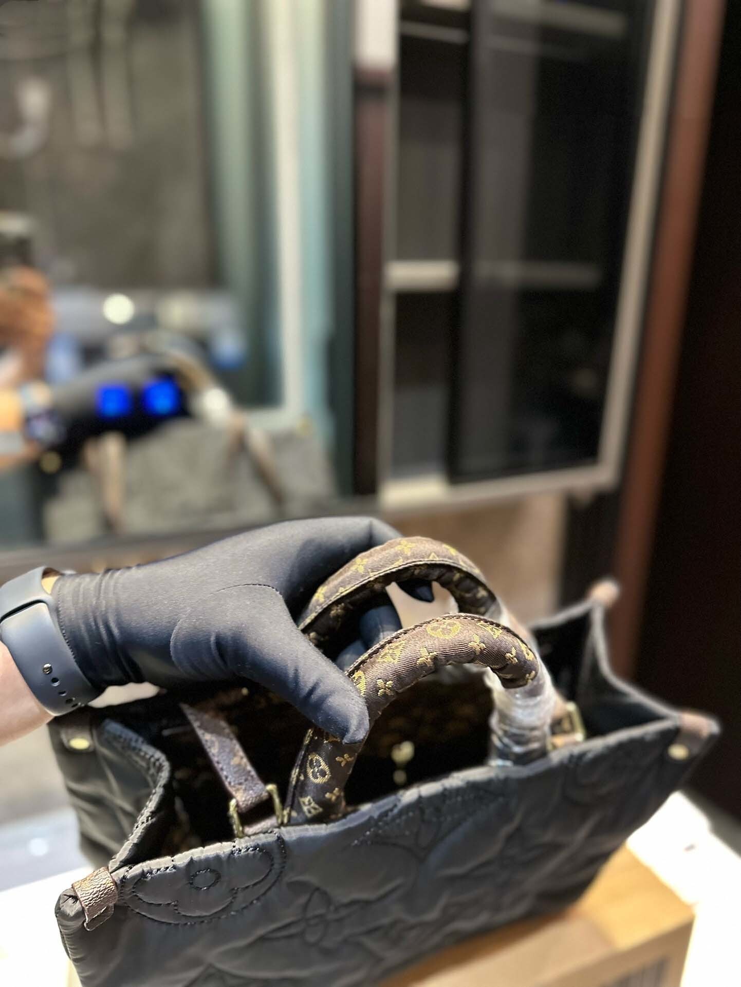 $65-LDN-327 LV gallery