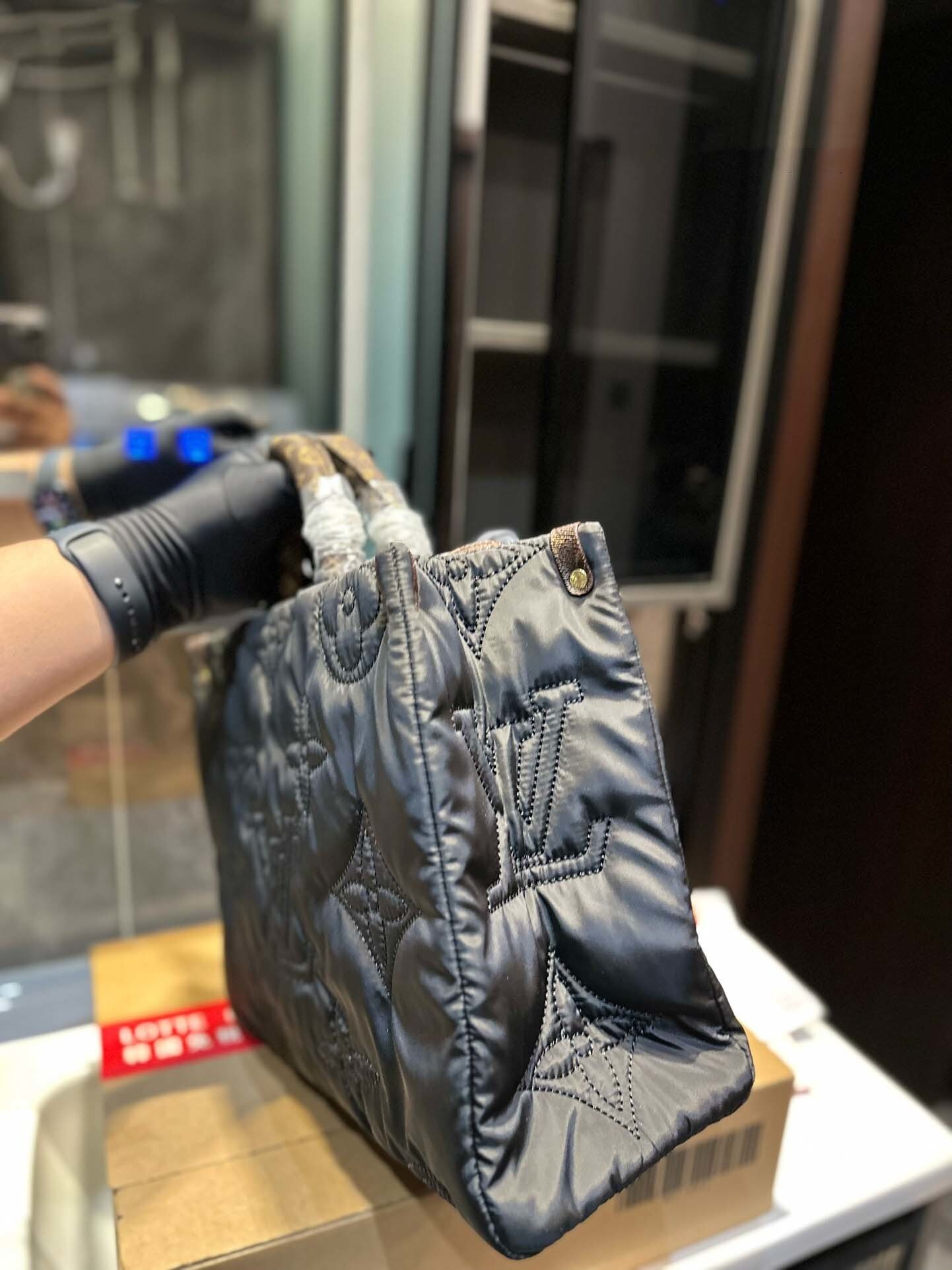 $65-LDN-327 LV gallery