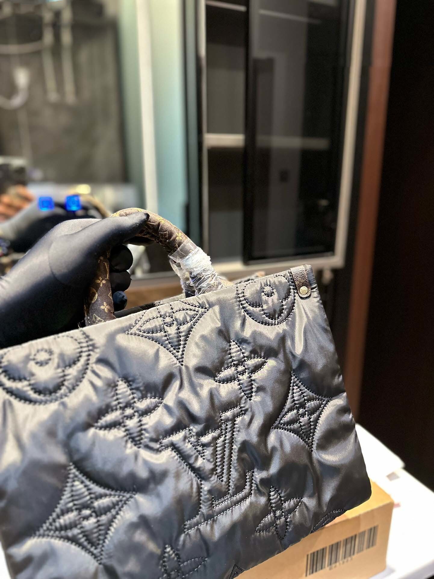 $65-LDN-327 LV gallery